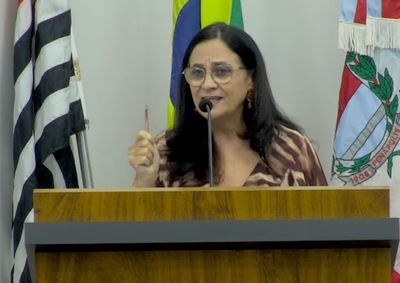 Professora Jandin&eacute;ia usou a tribuna para denunciar a falta de nefrologista em Pen&aacute;polis e relatou caso de paciente que espera desde maio
