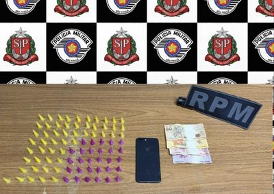Foram localizados 81 microtubos de coca&iacute;na ap&oacute;s tentativa de fuga no bairro S&atilde;o Jos&eacute;