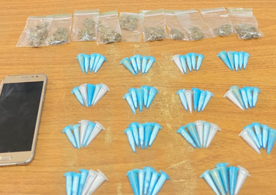Foram localizados 75 microtubos de coca&iacute;na e 10 por&ccedil;&otilde;es de maconha durante abordagem em Ara&ccedil;atuba