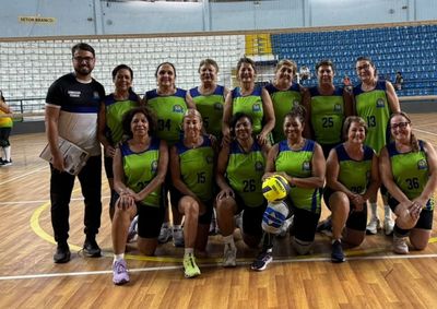 Equipes femininas de v&ocirc;lei adaptado superaram Santa F&eacute; do Sul, Birigui e Pen&aacute;polis sem perder sets