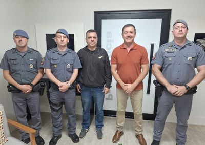 Capit&atilde;o Matheus Henrique Prieto Maestra assumiu a 2&ordf; Companhia no dia 15 e conversou com Feltrin e Policial Faleiros