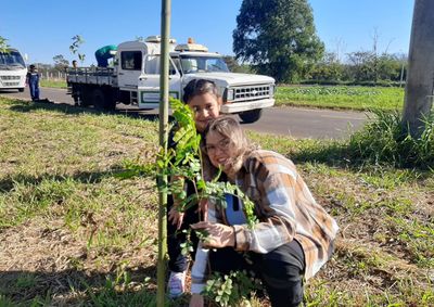 A&ccedil;&otilde;es do DAEP em parceria com o Cons&oacute;rcio Intermunicipal do Ribeir&atilde;o Lajeado envolveram alunos em todas as etapas do plantio