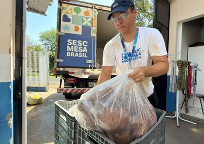 Alimentos vieram da Fazenda Bet&acirc;nia, foram captados pelo Sesc Mesa Brasil e abastecem institui&ccedil;&otilde;es e kits de alimentos