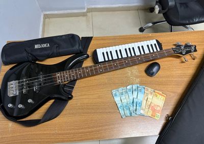 Segundo a Pol&iacute;cia Militar, um contrabaixo e um escaleta estavam em bolsas do lado de fora do templo 