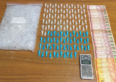 Segundo a Pol&iacute;cia Militar, tamb&eacute;m foram encontrados uma balan&ccedil;a de precis&atilde;o e cerca de mil microtubos vazios