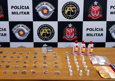 Buscas em im&oacute;vel nos fundos de estabelecimento comercial resultaram na apreens&atilde;o de 43 por&ccedil;&otilde;es de maconha