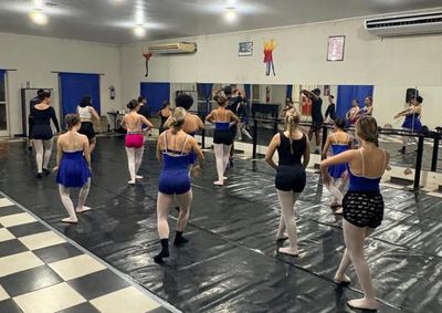 Aulas gratuitas de bal&eacute;, jazz, jazz funk e jazz fit atendem alunos a partir de 5 anos e inscri&ccedil;&otilde;es v&atilde;o at&eacute; 11 de setembro