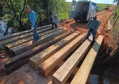 Estrutura conhecida como Ponte do Gato Seco teve tablado deteriorado e consumiu cerca de R$ 35 mil em recursos municipais