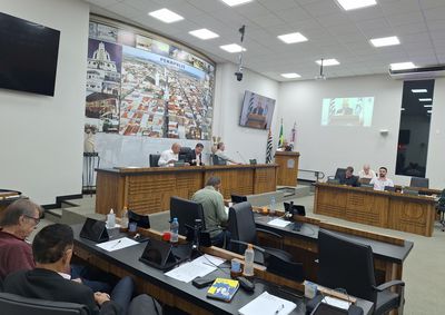 Feriado de segunda alterou a data, e a pauta inclui suplementa&ccedil;&atilde;o de R$ 350 mil para a Secretaria de Obras