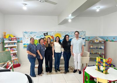Equipe da Sedes recebeu Fl&aacute;via Santin Torres e discutiu o protocolo de atendimento &agrave; crian&ccedil;a v&iacute;tima de viol&ecirc;ncia no munic&iacute;pio