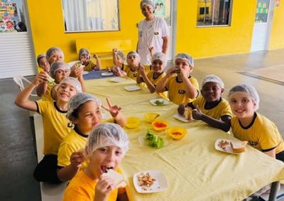 Turma preparou lanches naturais combinando cenoura, tomate, alface e queijo branco, com orienta&ccedil;&atilde;o da nutricionista do col&eacute;gio