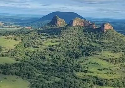 Forma&ccedil;&atilde;o rochosa na Cuesta Paulista re&uacute;ne trilhas, cachoeiras, paisagens marcantes e &aacute;rea para camping