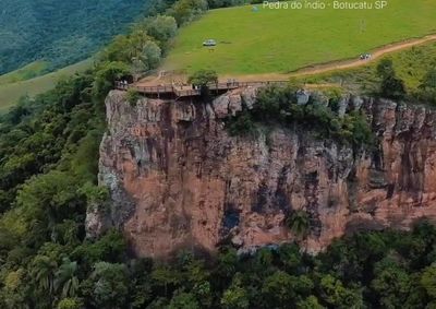 Espa&ccedil;o oferece trilhas, mirante, nascer do sol, caf&eacute; da manh&atilde; e estrutura para toda a fam&iacute;lia.