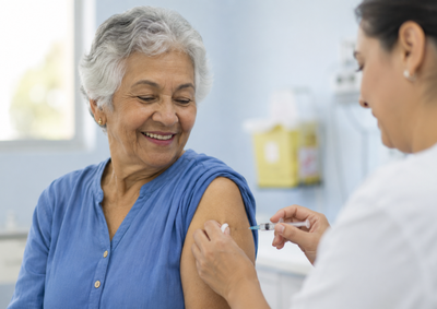 Imuniza&ccedil;&atilde;o est&aacute; dispon&iacute;vel em todas as unidades de sa&uacute;de e protege contra casos graves da gripe.