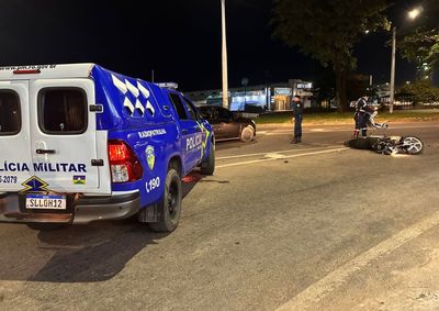 Motociclista foi atropelado pela carreta na noite de domingo (31)