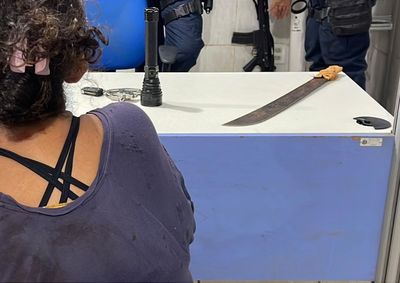 V&iacute;tima apresentava les&otilde;es na testa e relatava dores nas costas devido as agress&otilde;es