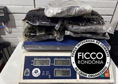 Dois suspeitos foram presos e dois carros e uma motocicleta apreendidos