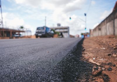 Via no bairro Embratel recebeu novo pavimento e deve deixar de registrar alagamentos