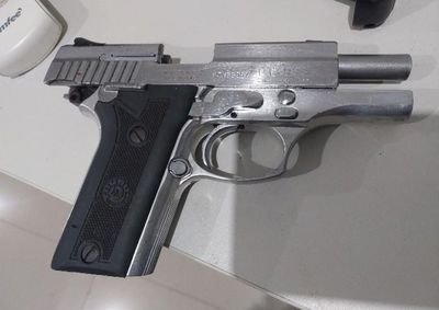 Suspeito admitiu ser dono da arma e disse n&atilde;o possuir autoriza&ccedil;&atilde;o para porte nem registro