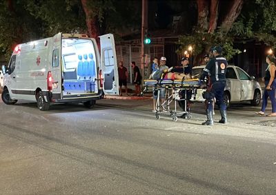 Acidente ocorreu em cruzamento semaforizado e causa da batida ser&aacute; apurada pela pol&iacute;cia