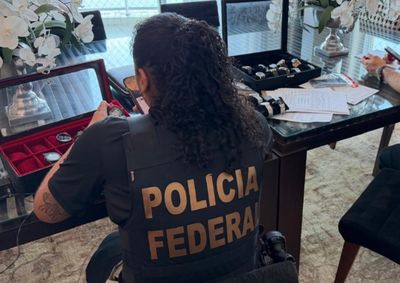 A&ccedil;&atilde;o cumpre 19 mandados de busca e apreens&atilde;o, duas pris&otilde;es preventivas e afasta 11 servidores p&uacute;blicos 