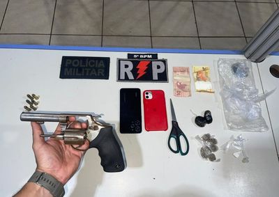 Adolescente de 17 anos tamb&eacute;m foi apreendido durante a&ccedil;&atilde;o da Pol&iacute;cia Militar 
