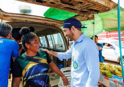 Entre conversas no Cai N'&Aacute;gua e mobiliza&ccedil;&atilde;o pela zona Leste, o candidato passou o domingo em contato direto com moradores de Porto Velho