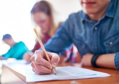 Sele&ccedil;&atilde;o oferece 37 vagas na sa&uacute;de com sal&aacute;rios de at&eacute; R$ 2,1 mil e inscri&ccedil;&atilde;o gratuita