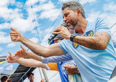 Pesquisa mostra candidato do PL com 37% das inten&ccedil;&otilde;es de voto, alta de 13 pontos em um m&ecirc;s e 16 pontos &agrave; frente do segundo colocado