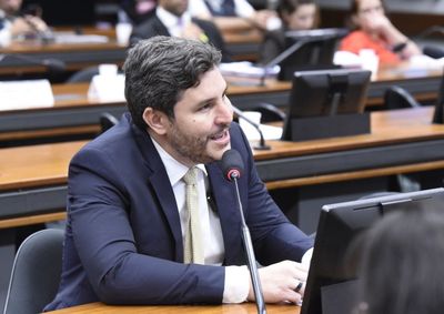 Presidente da CCJ agradece trabalho e empenho de Maur&iacute;cio Carvalho na aprova&ccedil;&atilde;o da PEC