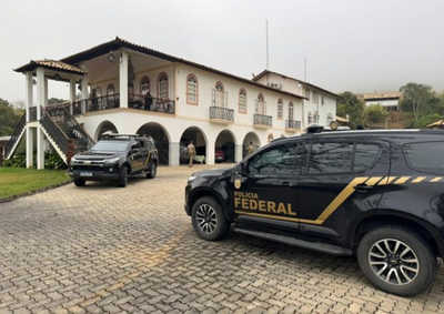 Viaturas tamb&eacute;m foram vistas na casa do prefeito Marc&eacute;lio Uch&ocirc;a, presidente da Arom