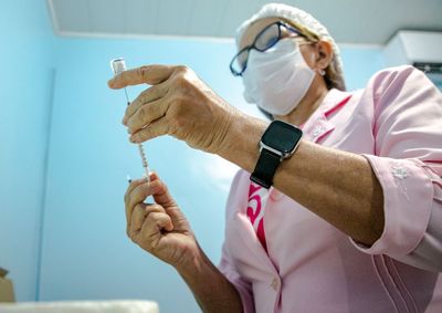 Imuniza&ccedil;&atilde;o ajuda a prevenir doen&ccedil;as graves e est&aacute; dispon&iacute;vel de segunda a sexta-feira