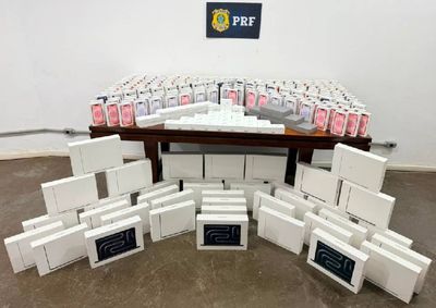 Ve&iacute;culo transportador simulava viatura e foi interceptado pela PRF na Fern&atilde;o Dias. Dois homens presos&nbsp;