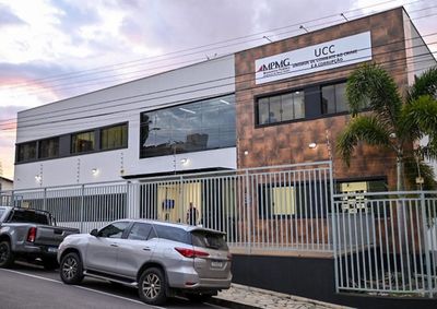 Houve lavagem de dinheiro e 367 crimes de peculato. Foi sentenciado a devolver tudo com juros