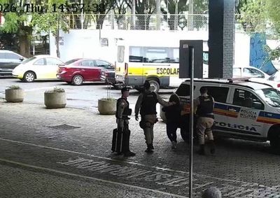 V&iacute;deo do CIDS mostra o momento em que a PM faz a abordagem da dupla em via p&uacute;blica