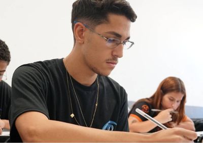 Parceria entre SEE/MG e Rede Minas oferece programa&ccedil;&atilde;o di&aacute;ria voltada para o Exame Nacional do Ensino M&eacute;dio