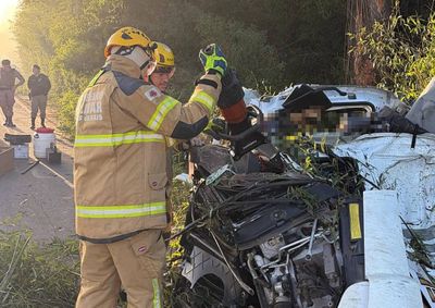 Acidente foi em curva entre Jacutinga e Ouro Fino. Bombeiros trabalharam sete horas no local