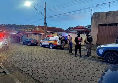 V&iacute;tima de 42 anos em estado grave foi transferia para o Hospital Samuel Lib&acirc;nio em Pouso Alegre&nbsp;