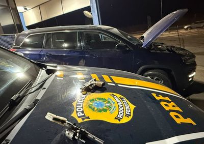 Dupla foi levada para Delegacia de Pouso Alegre. PRF fez ainda apreens&atilde;o de armas e muni&ccedil;&otilde;es&nbsp;