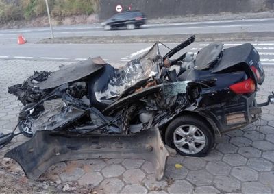 Casal e filha adolescente morreram no local. Jovem completaria 17 anos no dia do sepultamento