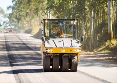 Concession&aacute;ria j&aacute; aproveitou mais de 39 mil pneus na recupera&ccedil;&atilde;o do pavimento de rodovias sob sua concess&atilde;o