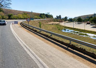 V&iacute;tima acompanhava grupo de amigos e se afastou ao procurar local para fazer necessidades