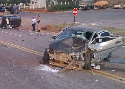 Homem e mulher que conduziam autom&oacute;veis envolvidos no acidente foram atendidos no Hospital Alzira Velano