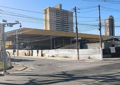 Constru&ccedil;&atilde;o ficou paralisada por v&aacute;rios meses, devido a embargo judicial e est&aacute; sendo retomada&nbsp;