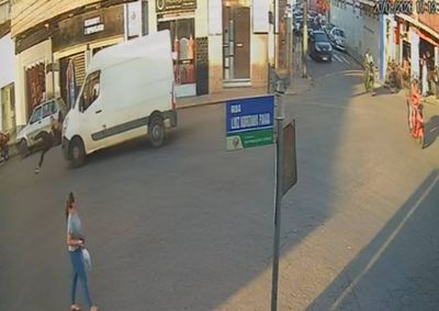 Acidente ocorreu na tarde desta quinta-feira, quando a v&iacute;tima atravessava rua em S&atilde;o Gon&ccedil;alo do Sapuca&iacute;