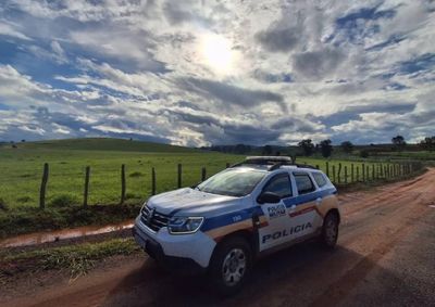 Adolescente de 16 anos era mantida em cativeiro e sofria abusos. Ela pulou muro do im&oacute;vel e conseguiu escapar