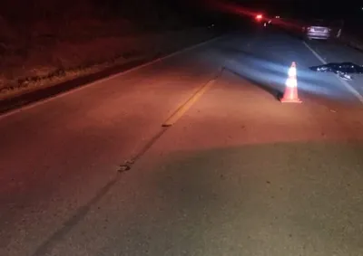V&iacute;tima foi atingida por uma Honda CG 160 Fan.  Motociclista ficou ferido e foi levado ao hospital