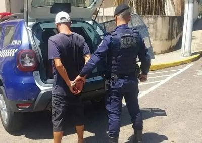 Guarda Municipal foi acionada e prendeu o suspeito. Objeto recuperado e devolvido ao cemit&eacute;rio
