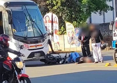 Condutor n&atilde;o teria percebido a manobra do coletivo. Ele teve ferimentos na perna&nbsp;