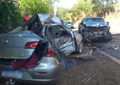 Autom&oacute;vel rodou na pista da MGC-369. Todos os ocupantes morrerem no local